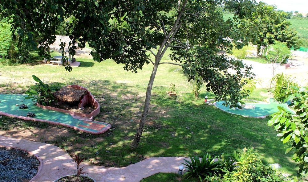 Mirabel Club Resort Pantai Jomtien Bagian luar foto