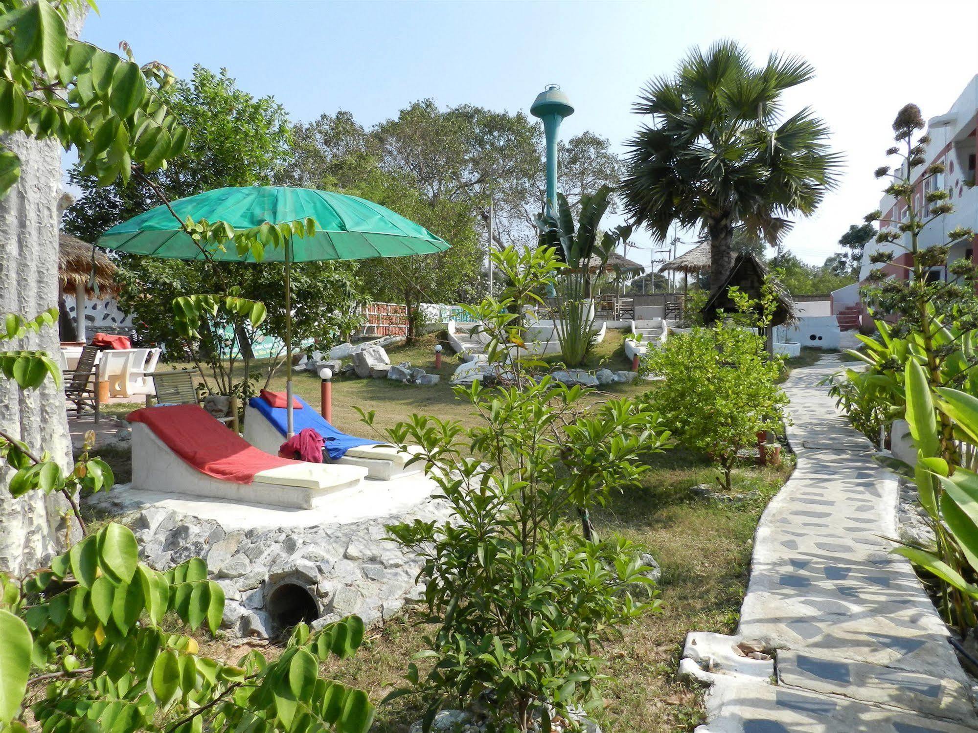 Mirabel Club Resort Pantai Jomtien Bagian luar foto