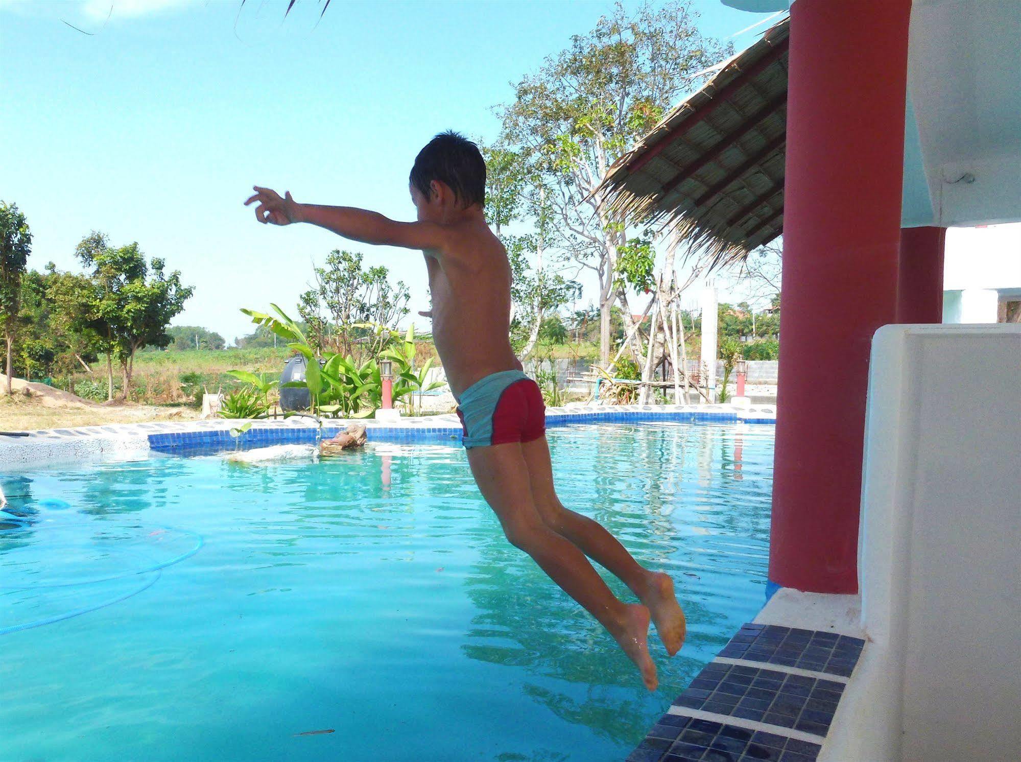 Mirabel Club Resort Pantai Jomtien Bagian luar foto